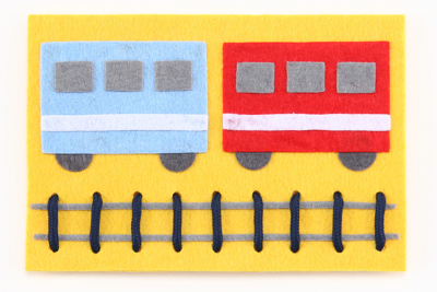 紐を通して線路を作ろう 手作りフェルト教材 ひもとおし でんしゃ 日本製 お受験用品のお店 ハッピークローバー