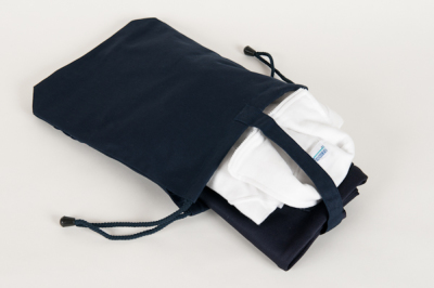 お受験専門店品質 手刺繍スモッキング 汽車 紺色布製：巾着バッグ