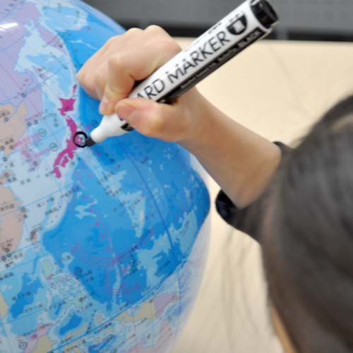 最新版 置き場所に困らない 日本語表記のビーチボール地球儀 球径29cm