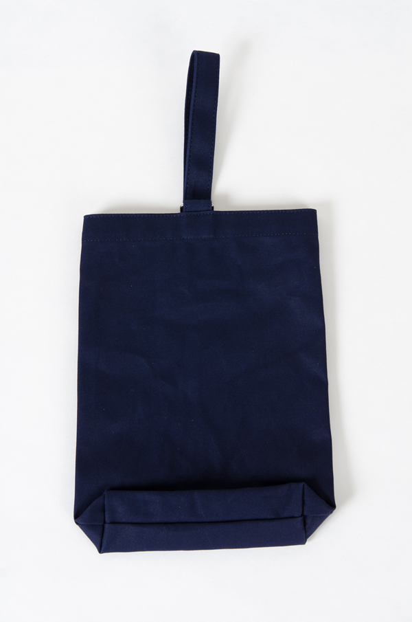 お受験シューズケース 簡単紐通しリボン付き 紺色布製：シューズバッグ